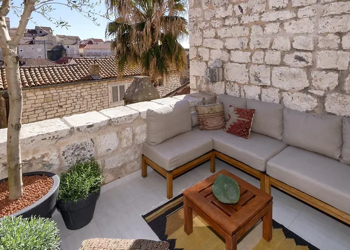 Luxury Bifora Apartment